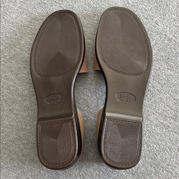 NEW Mootsies Tootsies Women's Neutral Beige Flats 9 - Picture 2 of 9